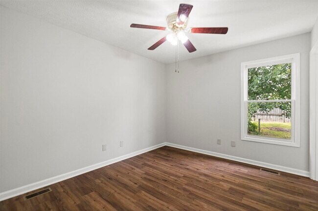 Building Photo - 1204 Derek Dr