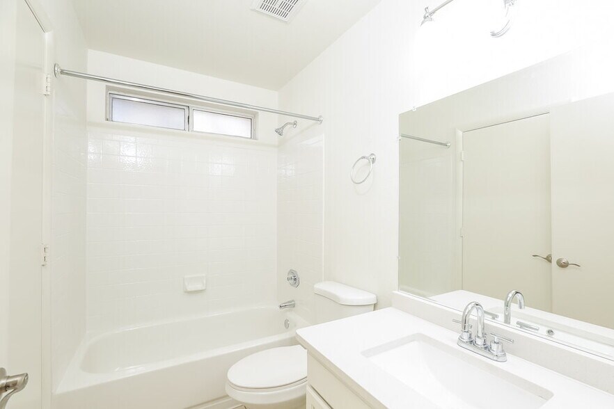 Building Photo - 7056 W Eva St