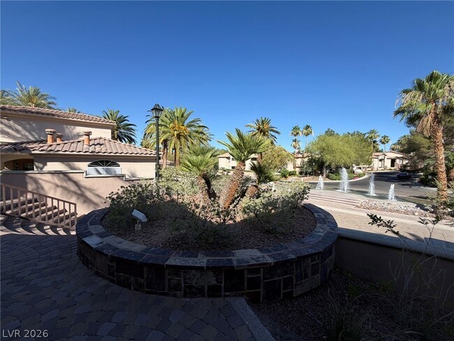 Building Photo - 2050 W Warm Springs Rd