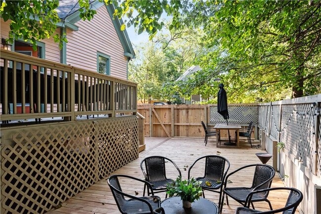 Building Photo - 720 Mollie St SE