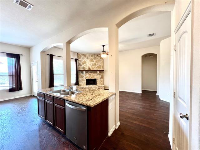 Building Photo - 5201 Pinewood Dr