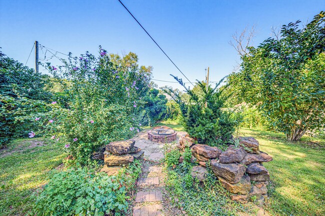 Building Photo - 168 E Grandview Dr