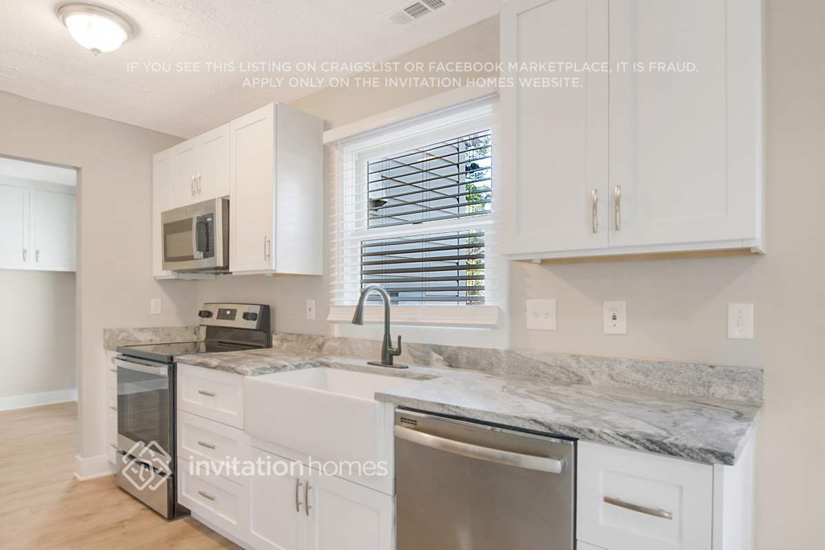 Building Photo - 51 Enesco Cir