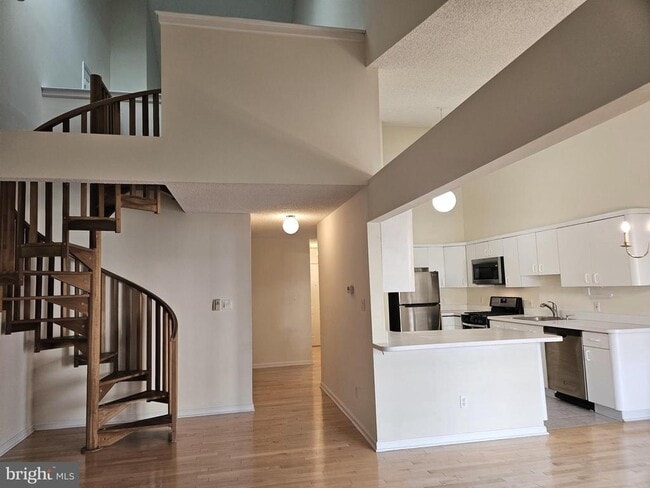 Building Photo - 409 Talon Ct