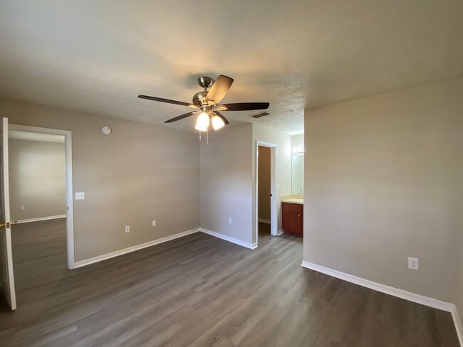 Building Photo - Cannot be shown until MAY!!!Great Home in quiet Belleview Neighborhood 3/2/1 - ***Won't Last***