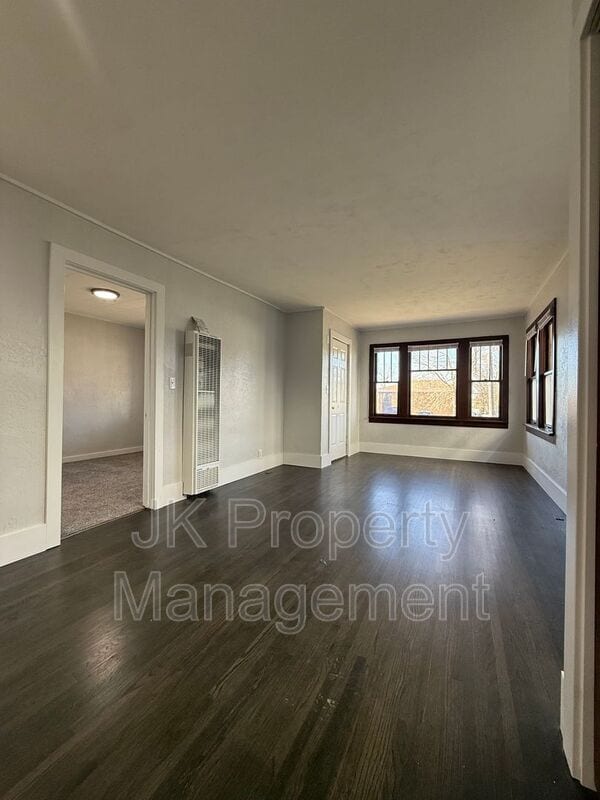 Building Photo - 1018 8th Ave S