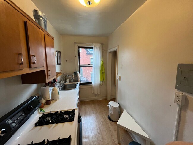 Building Photo - Fully Furnished 1 Bedroom, 1 Bathroom Cond...