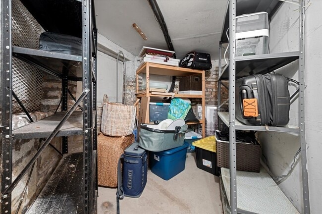 Building Photo - 1023 W Dakin St