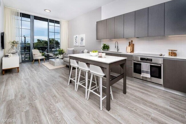 Building Photo - Studio, 1 bath  - 2531 NW 2nd Ave