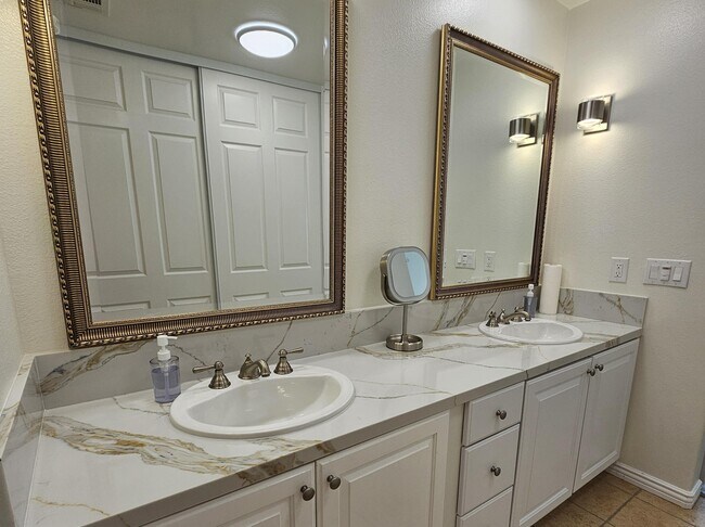 Building Photo - 45245 Seeley Dr