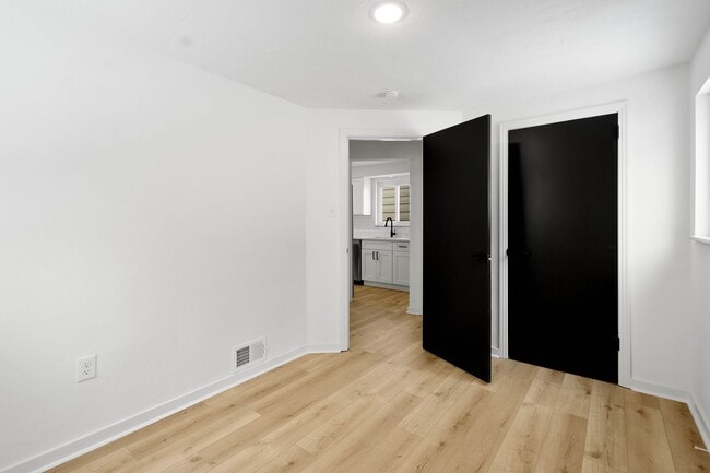 Building Photo - AVAILABLE NOW! Check out STUNNING 2-bedroom / 1.5 bath in Avalon, ready for immediate move-in!