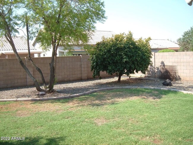 Building Photo - 721 E Jasper Dr