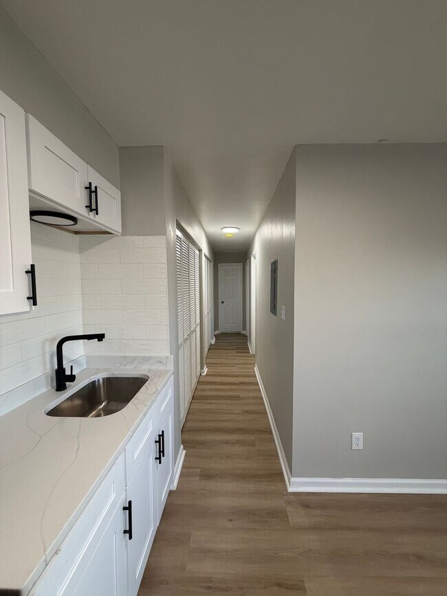 Building Photo - Live in Style at Bellagio East Living I: Convenient and Vibrant Community in Indianapolis