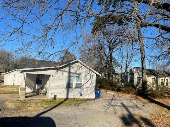 Primary Photo - 2 bed/1 bath house