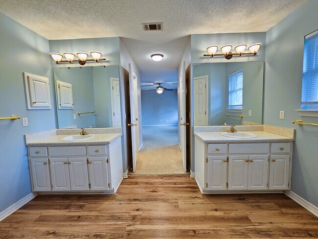 Building Photo - 5168 Whitehurst Ln