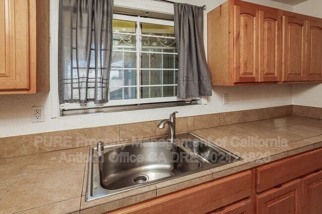 Building Photo - 2101 Banyan Way