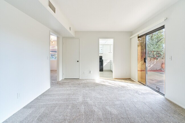 Building Photo - 2420 Los Coyotes Dr