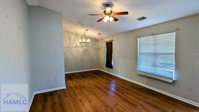 Building Photo - 215 Gordon St