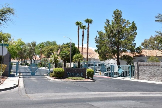 Building Photo - Gorgeous 4 bedroom single story home with ...