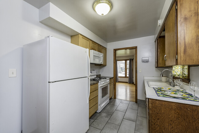 Building Photo - 342 N Lewis Ave