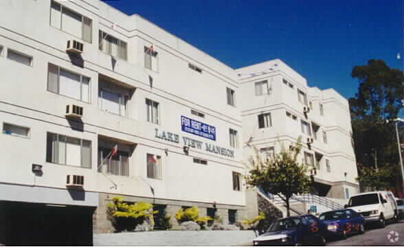 Building Photo - Lakeview Mansion