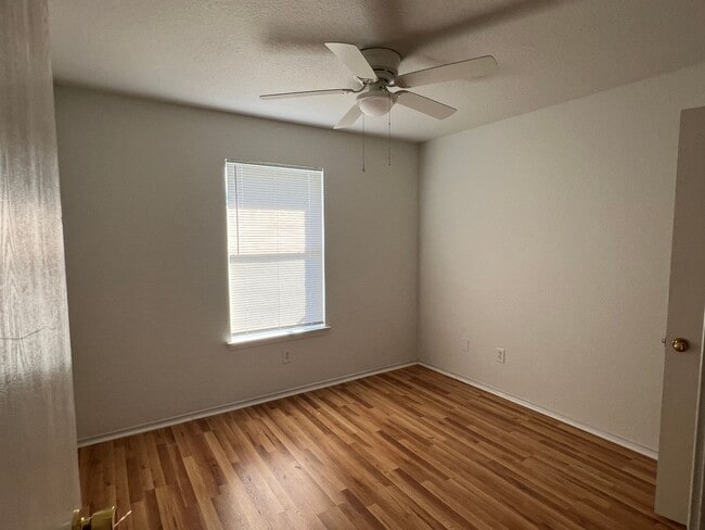 Building Photo - 2704 Alma Dr