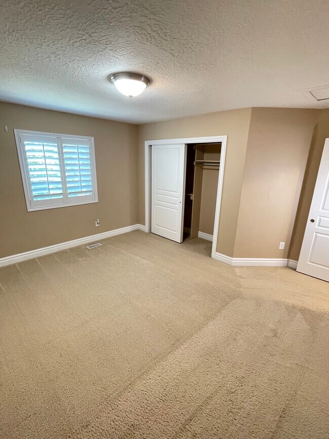 Building Photo - 2936 Sefton Dr