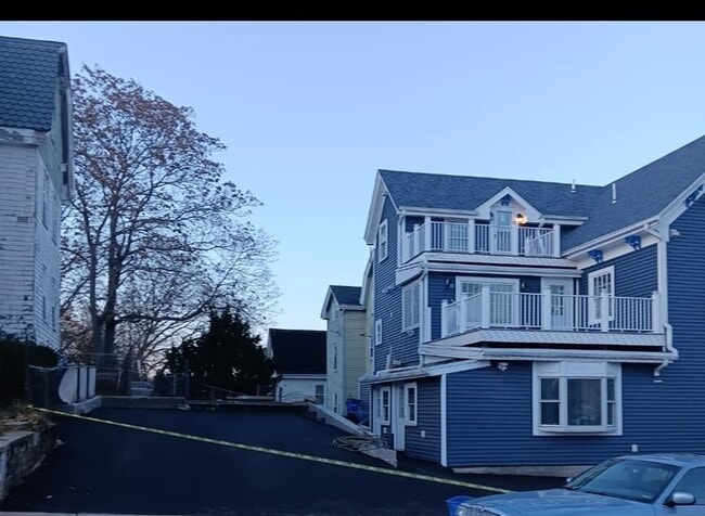 Building Photo - 48 Rockwell St