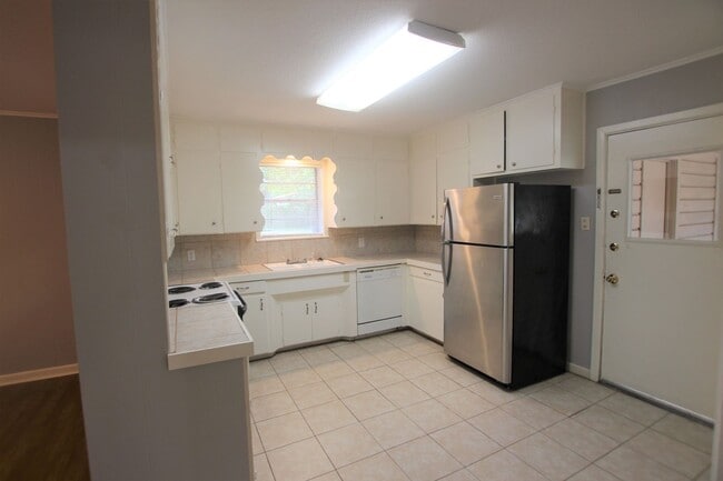 Building Photo - Beautiful 3 Bedroom, 2 Bathroom Home in Ty...
