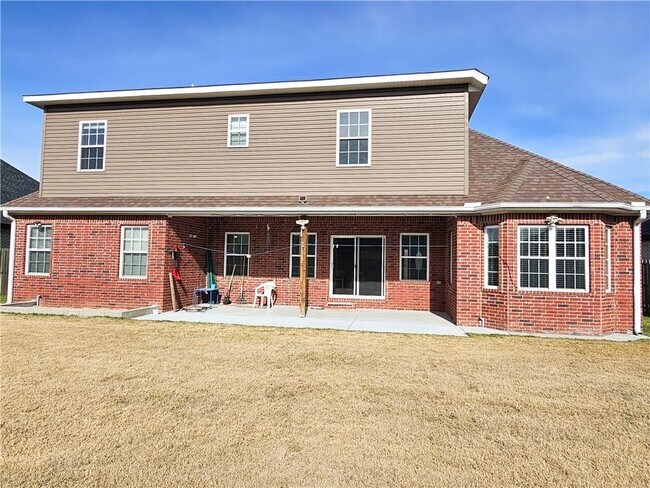 Building Photo - 2203 SW Tupelo Ave