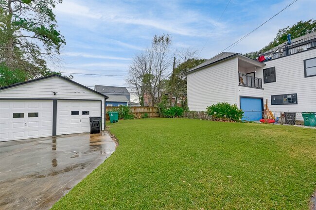 Building Photo - 3222 Oakdale St