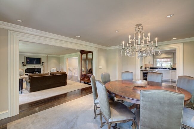 Building Photo - 5bd/4ba Medina Home