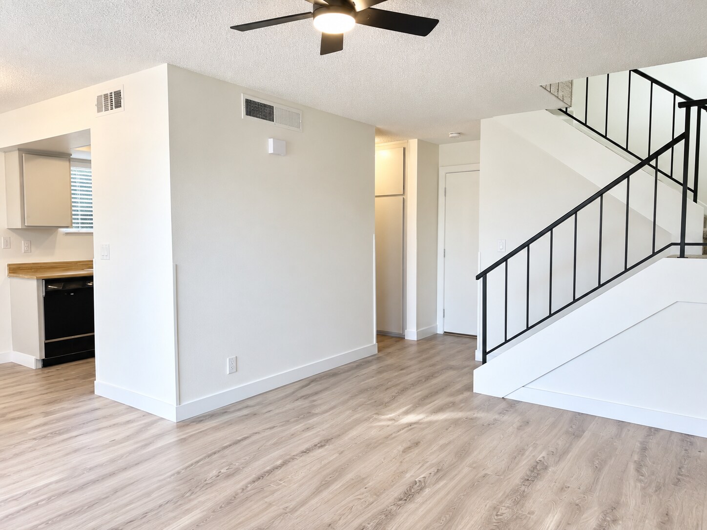 Building Photo - 4346 Caliente St