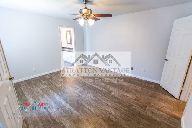 Building Photo - 310 E Bluebell Ln