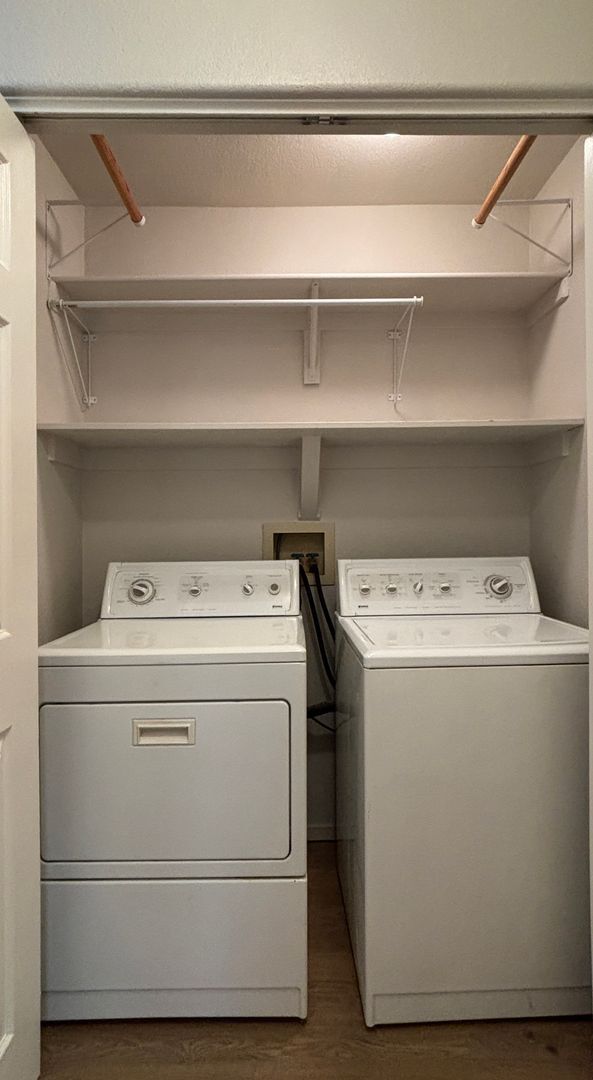 Building Photo - Single Story Summerlin Home with 3 Bedrooms! No Carpets. New Laminate Flooring. Cute backyard.