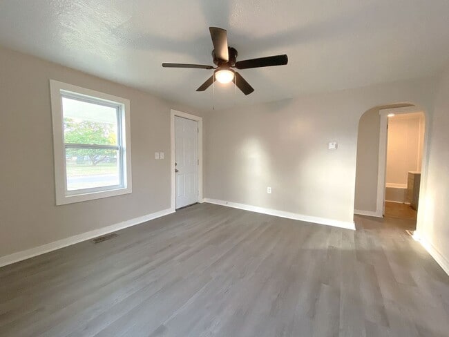 Building Photo - Charming 2-bedroom, 1 bath