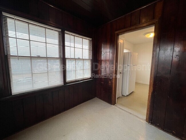 Building Photo - 20 N 5th Ave