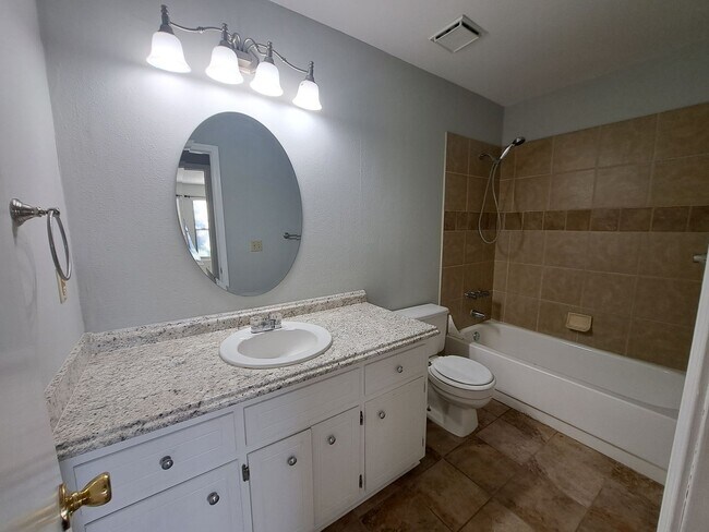 Building Photo - 6204 Forest Pines Dr