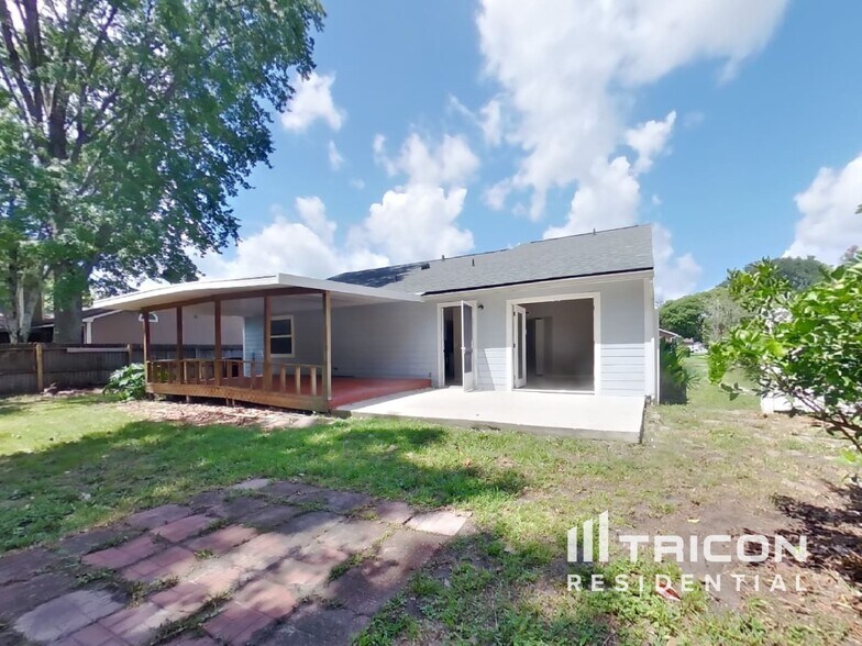 Building Photo - 9574 Villiers Dr N