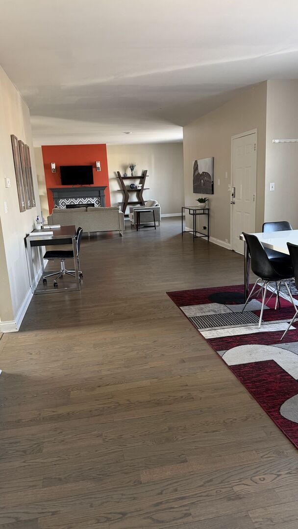 Building Photo - 1615 W Lawrence Ave