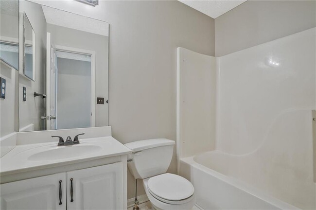 Building Photo - 4910 Lakebrooke Run