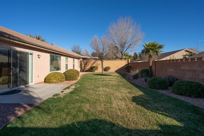 Building Photo - Beautiful 3 Bedroom Home Near Snow Canyon Parkway