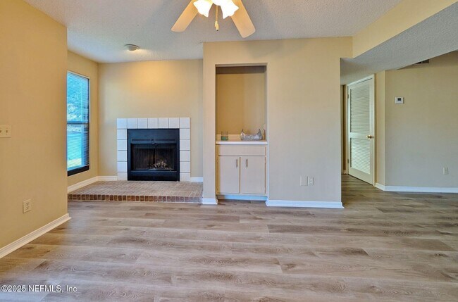 Building Photo - 10200 Belle Rive Blvd