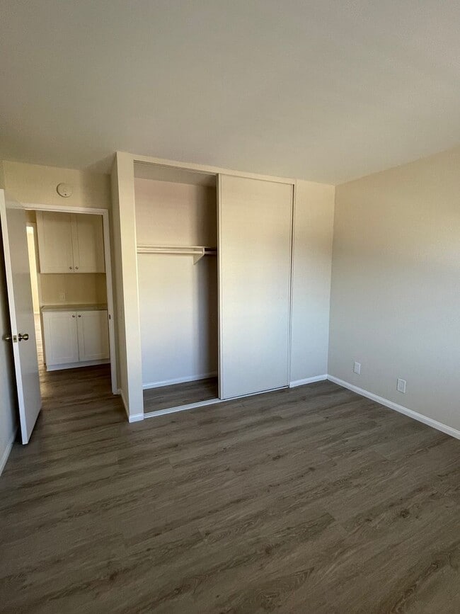 Building Photo - 3/2 Townhouse in Las Palmas UTC/La Jolla