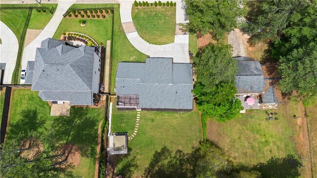 Building Photo - 4130 Lower Roswell Rd