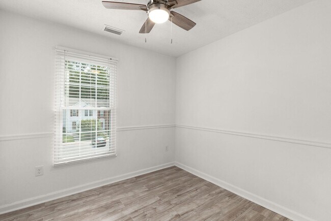 Building Photo - 4 Bedroom Village of Thomas Run