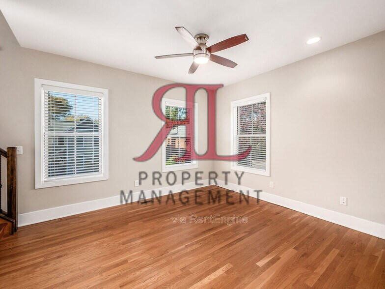 Building Photo - 782 Summit St