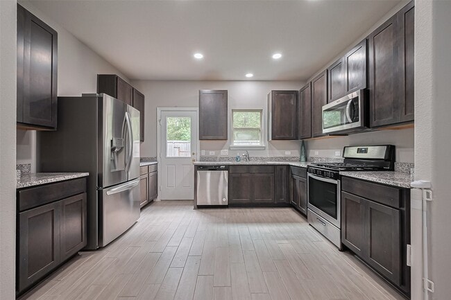 Building Photo - 24742 Russet Bluff Trl