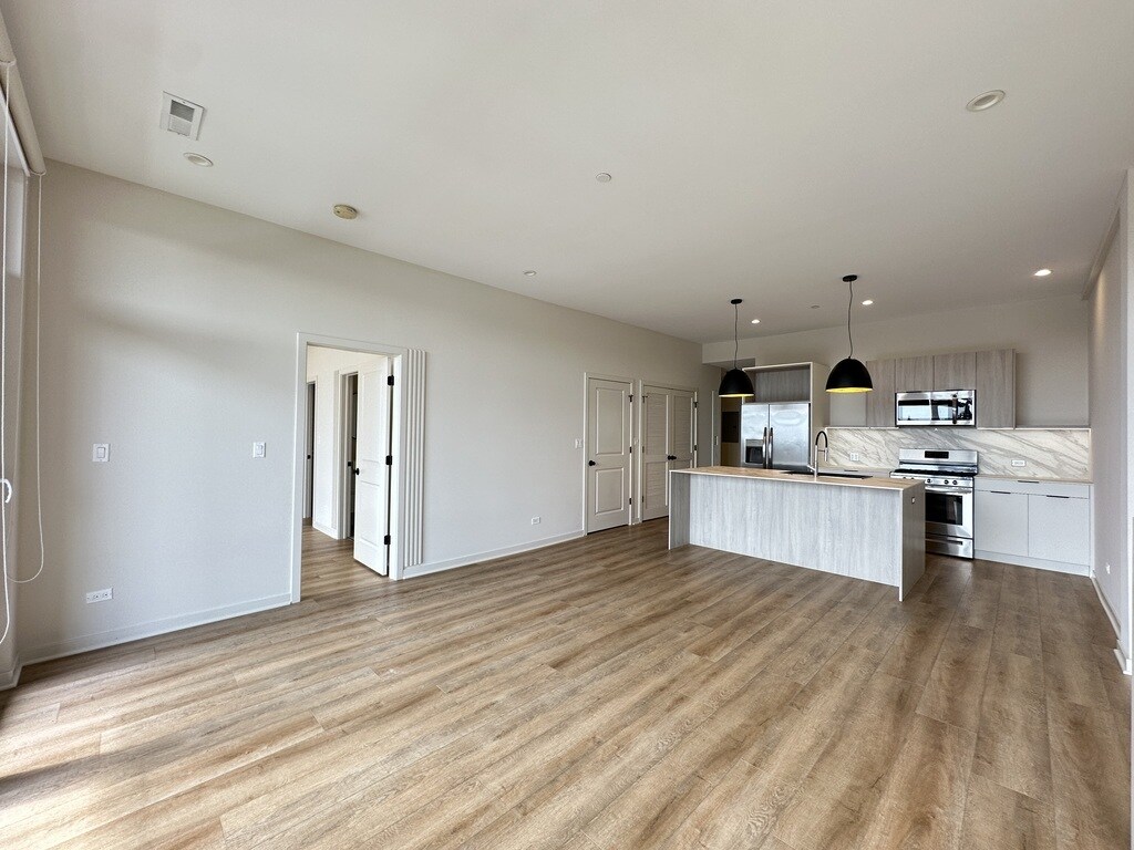 Building Photo - 3215 N Narragansett Ave