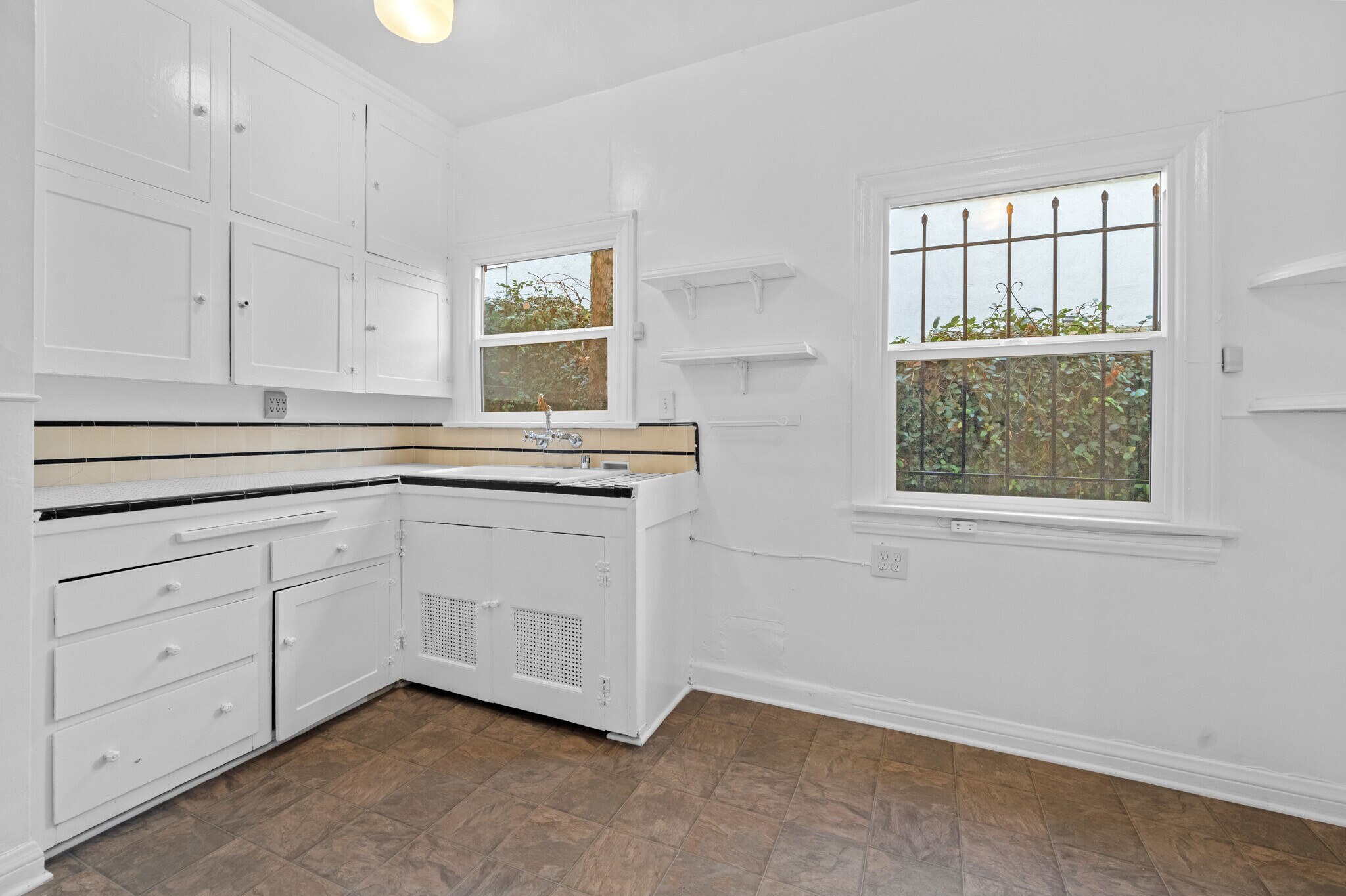 Building Photo - 429 N Gardner St